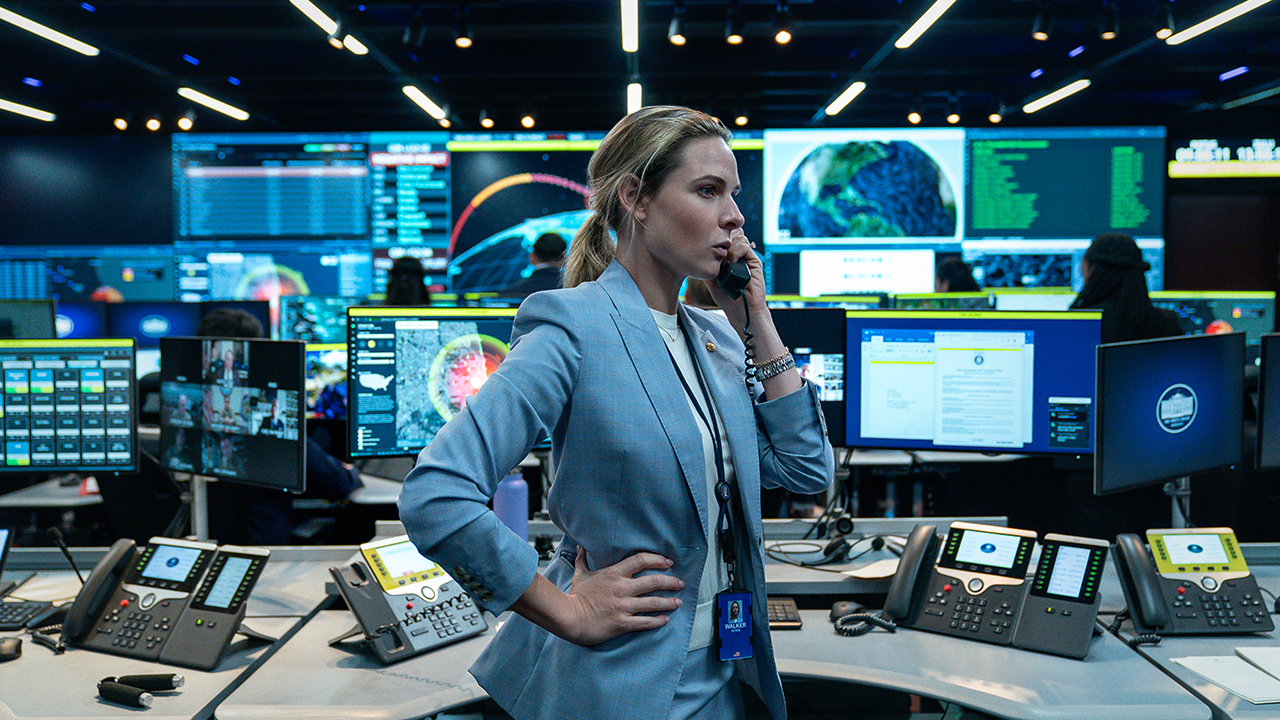 Affiche de l'article : Mostra 2025 #3 : une politique embarquée